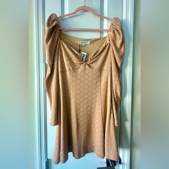 Elliatt Caribbean Textured Puffsleeve Minidress size L in beige NWT - Picture 6 of 7